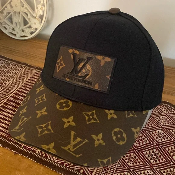 Designer logo cap NWT - Picture 1 of 5